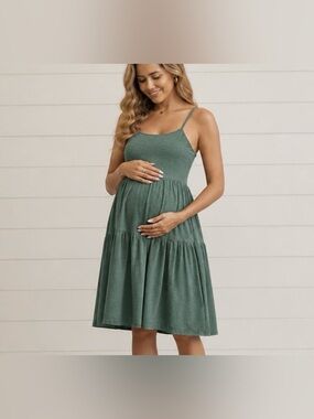 Spaghetti-Strap Tiered Maternity Maxi Dress in Forest Green